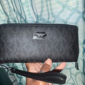 Michael Kors Jet Set Large Signature Logo Wallet
